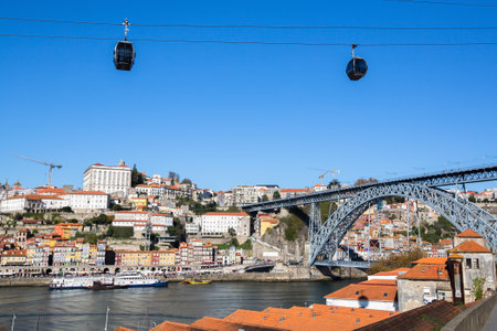 Dom Luis I bridge across the Douro river in Porto, Portugal.のeditorial素材