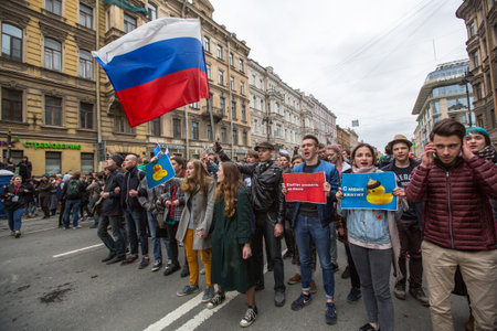 ST. PETERSBURG, RUSSIA - MAY 5, 2018: Opposition supporters shout during a protest ahead of President Vladimir Putin's inauguration ceremony, on Nevsky prospect in center of St. Petersburg.のeditorial素材