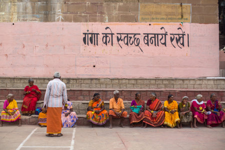VARANASI, INDIA - MAR 15, 2018: Pilgrims expect ritual  Agni Pooja (Sanskrit: Worship of Fire) on Dashashwamedh Ghat - main and oldest ghat of Varanasi located on the Ganges.のeditorial素材