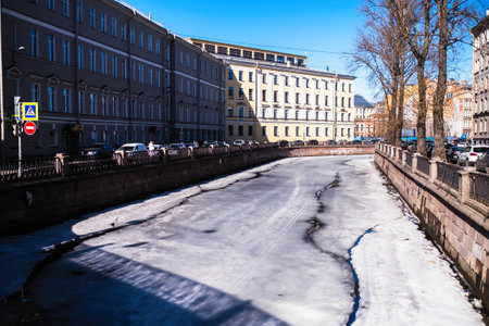 St.PETERSBURG, RUSSIA - MAR 21, 2019: On one of the streets in the city center. St. Petersburg is a cultural center of world importance, it is often called the "Cultural capital" of Russia, there are more than 200 museums and their branches.のeditorial素材