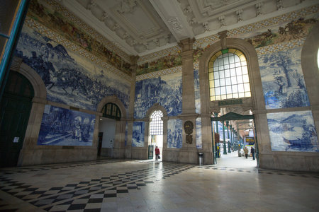 PORTO, PORTUGAL - APRIL 28, 2020: Empty Sao Bento Railway Station during the Coronavirus Pandemic. The Portuguese Parliament extended the state of emergency until May 2, 2020 year.のeditorial素材
