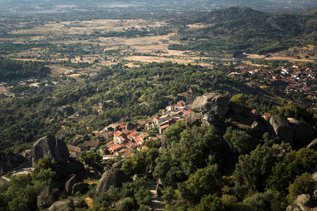 View of the granite village of Monsanto, district of Castelo Branco, Portugal.のeditorial素材