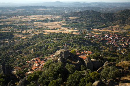 Top view of the granite village of Monsanto in Idanha-a-Nova, Portugal.のeditorial素材
