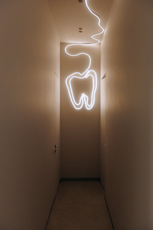 A Creative Dental Corridor Enhanced With a Striking Neon Tooth Light for Visual Impactの写真素材
