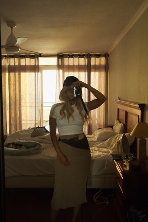 Warm golden hues capture reflective moment before leavingの写真素材