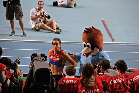 champion E. Isinbayeva with sparrow, XIV IAAF World Championships, Moscow, 2013のeditorial素材