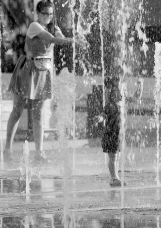 red dressing girl dancing in fountain. Park, Moscow, 2017.08.18のeditorial素材