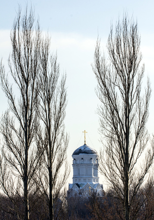 the old Russian church behind the trees. Winter landscapes in Russia.の写真素材