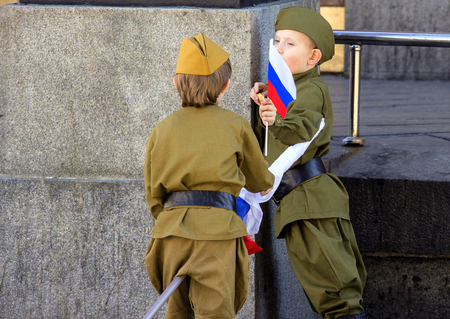 2018.09.05, Moscow, Russia. Victory Day in Moscow. a group of boys in military uniforms playing on the streets of Moscow on Victory Day.のeditorial素材