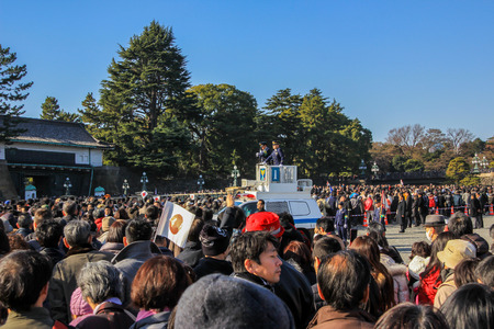2013.01.02, Tokyo, Japan. Crowd line on New Years Day. Congratulations of Emperor of Japan.のeditorial素材