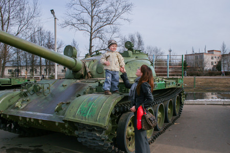 2010.04.02, Maloyaroslavets, Russia. little boy climbing by the tank. mother and sonのeditorial素材