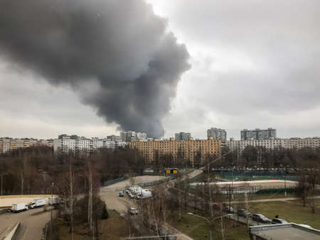 12/13/2019, Moscow, Russia. Window view of a huge column of smoke over the city. emergency (fire) in the city. life-threatening situation.のeditorial素材