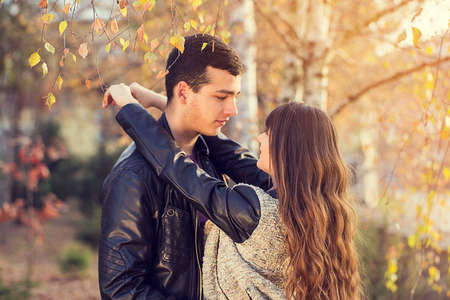 man woman couple kissing portrait sunny romance