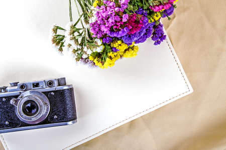 camera flowers retro still lifeの写真素材