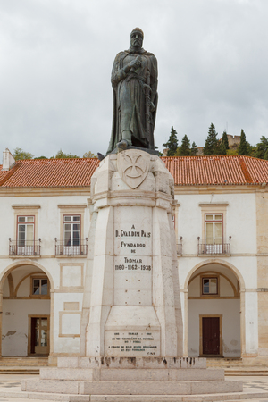 Monument to Dom Gualdim Pais at Tomar, Portugal.の写真素材