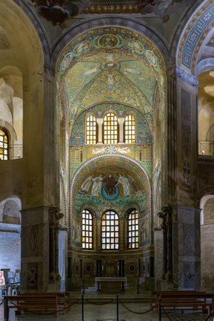Interior of basilica of San Vitale in Ravenna, Italy.のeditorial素材