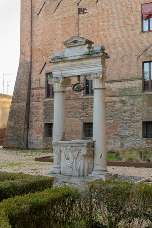 Water well, Ferrara, Italy: palazzo Costabili or Palazzo di Ludovico il Moroのeditorial素材