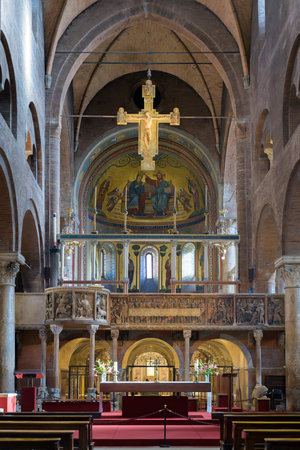 Interior of Modena Cathedral (Duomo di Modena). Roman Catholic cathedral in Modena, Italyのeditorial素材