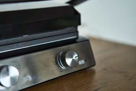 A Stylish Electric Grill that Ensures a Perfect Cooking Experience for Everyone at Homeの写真素材