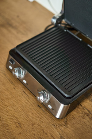 A Stylish Electric Grill that Ensures a Perfect Cooking Experience for Everyone at Homeの写真素材