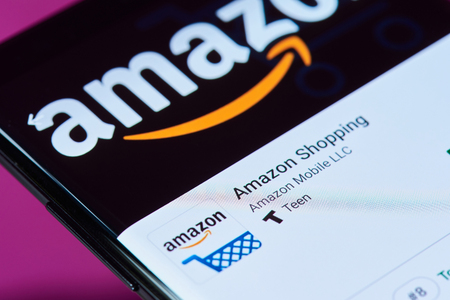 New york, USA - June 10, 2018: Amazon online shop on android smartphone screen close up viewのeditorial素材