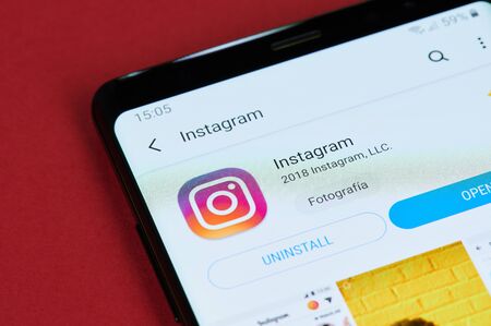 New york, USA - May 15, 2019: Uninstall instagram menu on smartphone screen close upのeditorial素材