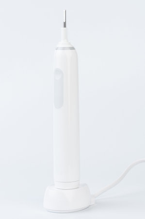 Plastic electricl brush on wireless charger isolatedの写真素材