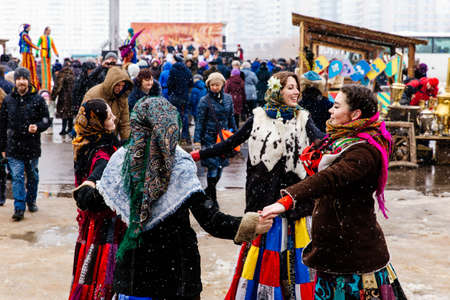 Minsk, Belarus, 02.02.2018: The celebration of Shrovetide in Russia, danceのeditorial素材