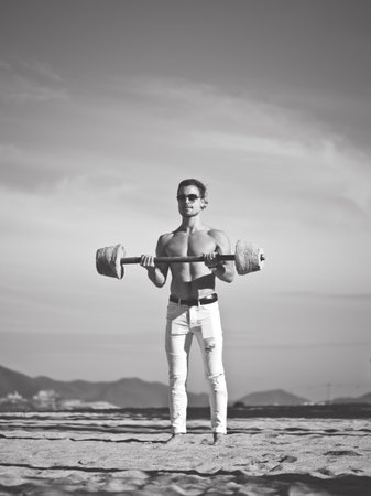Muscle man training on the beachの写真素材
