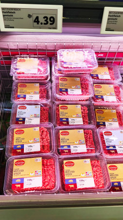 ISERLOHN, GERMANY â NOVEMBER 27 2025: pork and beef minced meat displayed in refrigerated section inside Lidl store todayのeditorial素材