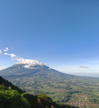 A clear view of the slopes of Mount Merbabu from the top of the hill.
