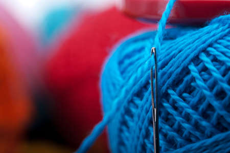 closeup of needle with yarn thread backgroundの写真素材