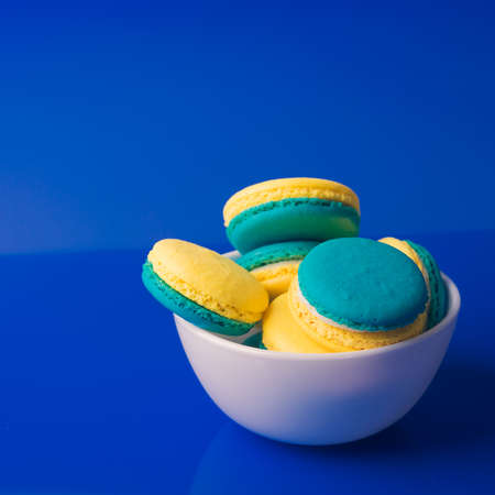 biscuit macaroon on white plateの写真素材