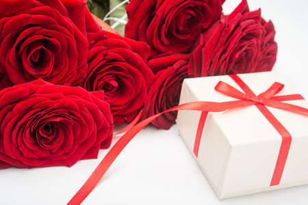 Red roses anf gift box on white backgroundの写真素材
