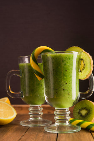 Fresh dessert kiwi beverages on tableの写真素材