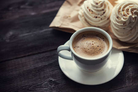 Coffee cup and cake on wood table backgroundの写真素材