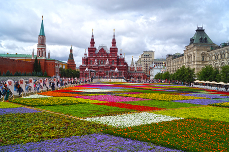 MOSCOW - JULY 21  Flower Festival in Red Square in honor of the 120th anniversary of the trading house GUM in Moscow  21 07  2013 4000 square meters of different colors  Russia, Europeのeditorial素材