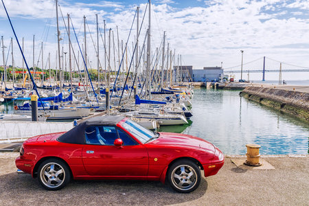 LISBON, PORTUGALIYA- 9 SEPTEMBER 2015: Red sports car on the waterfront in Lisbonのeditorial素材