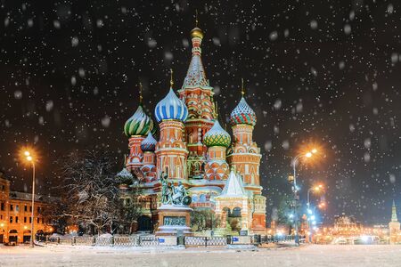St. Basil's Cathedral in Moscow in winter, Russia. The inscription on the monument in Russian: Citizen Minin and Prince Pozharsky from Grateful Russiaのeditorial素材