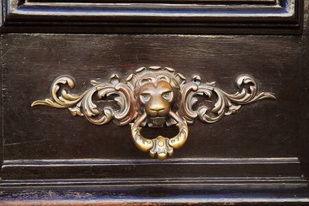 Antique door handle in the shape of a lion's faceの写真素材