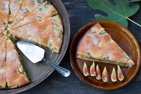 Piece of freshly prepared pies figsの写真素材