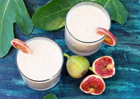 Refreshing drink made from figs and yoghurt