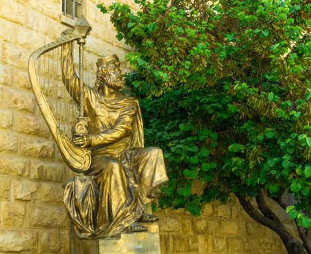 JERUSALEM, ISRAEL - MAY 1: Statue of King David the psalmist May 1, 2016 in Jerusalem, Israelのeditorial素材