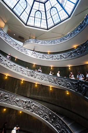 People going down the staircase in the Museum of Vaticanのeditorial素材