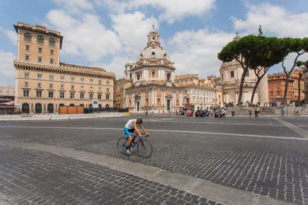 A cyclist is crossing the square in Rome, Italyのeditorial素材