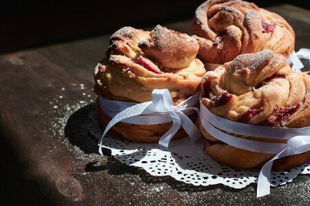 Kraffin on a white napkin and wooden background at the top with a shadow from willow, top view, with ribbons,
close-up side view with icing sugarの写真素材