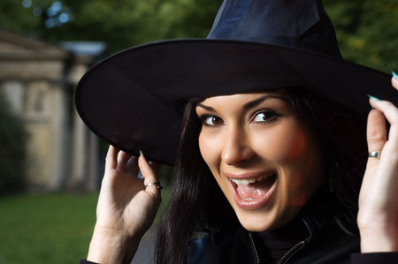 Screaming witch in hat 