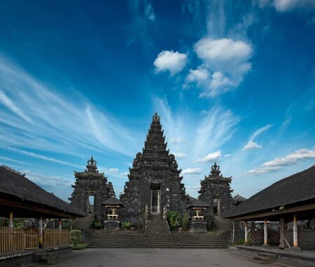 Peaceful yard inside Hindu templeの写真素材