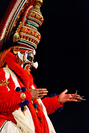 CHENNAI, INDIA - SEPTEMBER 9: Indian traditional dance drama Kathakali preformance on September 9, 2009 in Chennai, India. Performer plays monkey king Sugriva (thadi) character in Ramayana dramaのeditorial素材