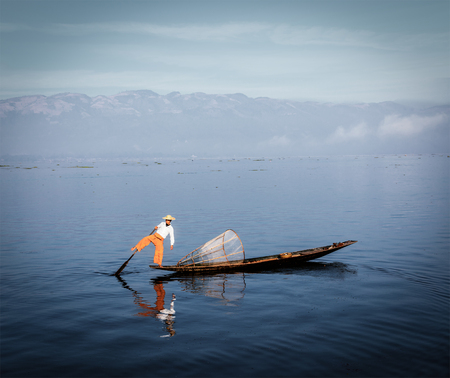 Traditional Burmese fisherman at Inle lake, Myanmarの写真素材